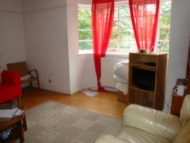 			SPACIOUS APARTMENT, 3 Bedroom, 1 bath, 1 reception Flat			 Willesden Lane, WILLESDEN GREEN